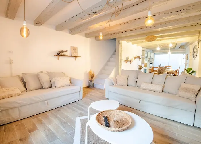 La Maison Lamartine Havre De Paix Dans Le Centre De Tatil Evi *